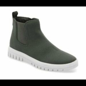 Blondo Florette Chelsea Boots Olive Green Size 7 1/2 worn inside only